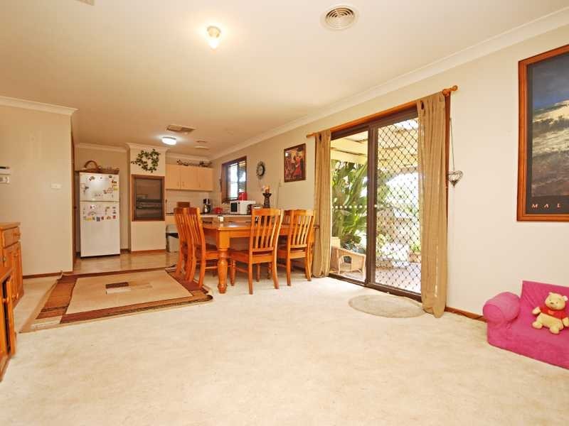 13 Balleroo Cres, Glenfield Park NSW 2650