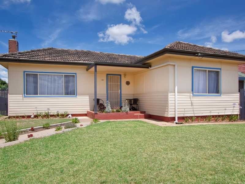 122 Fernleigh Rd, Mount Austin NSW 2650