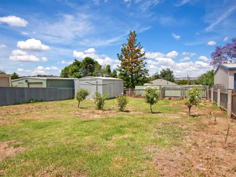 122 Fernleigh Rd, Mount Austin NSW 2650