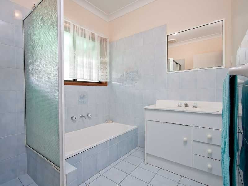 2/2 Brooklyn Drive, Bourkelands NSW 2650