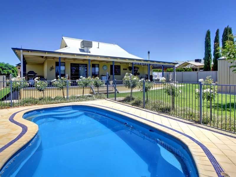 22 Cowan Place, Lloyd NSW 2650