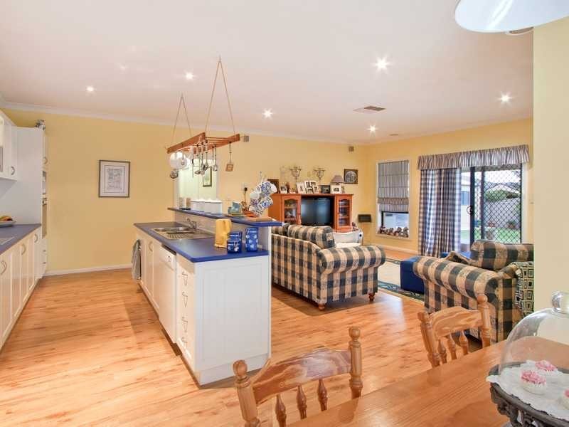 22 Cowan Place, Lloyd NSW 2650