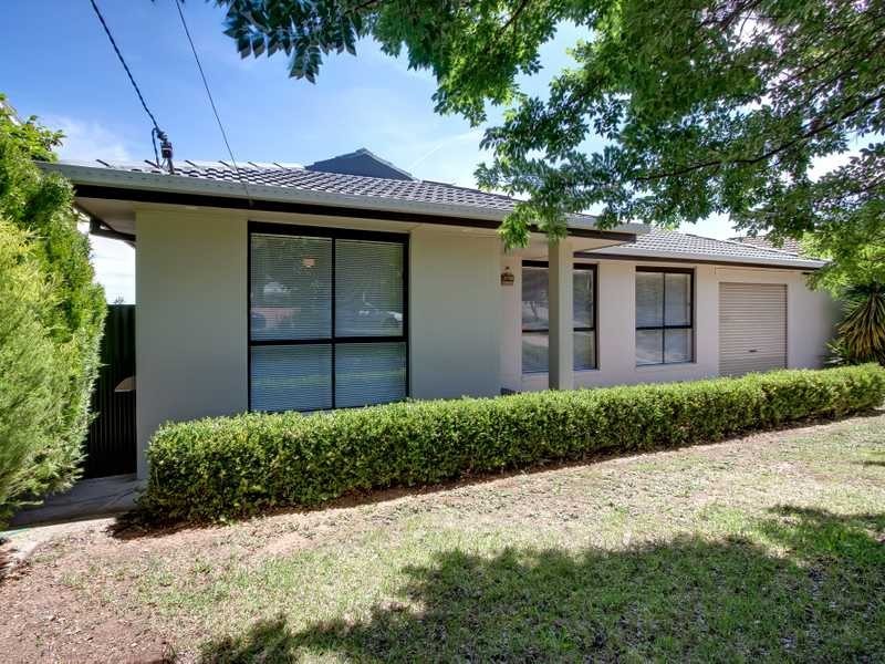 108 Simkin Crescent, Kooringal NSW 2650