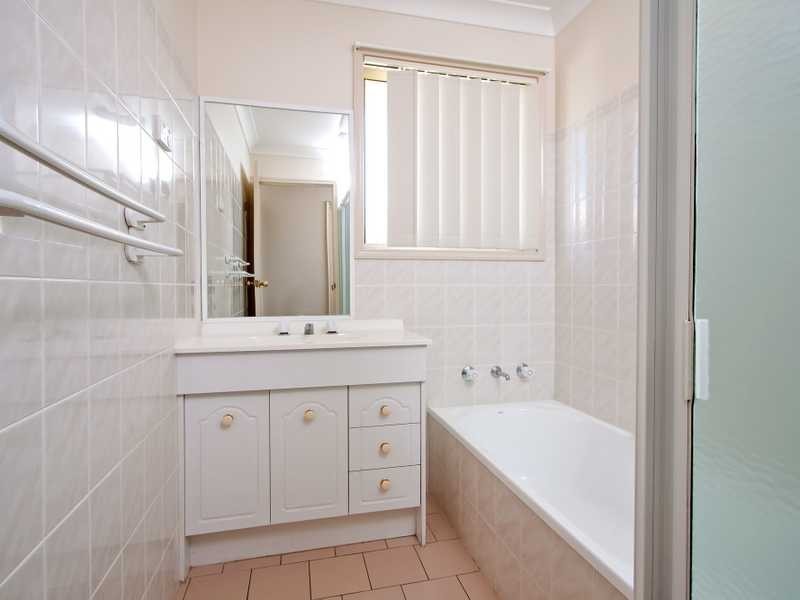 10 Frances Court, Ashmont NSW 2650