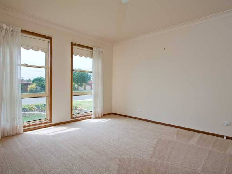 125 Undurra Drive, Glenfield Park NSW 2650