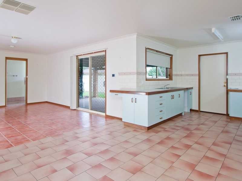 125 Undurra Drive, Glenfield Park NSW 2650