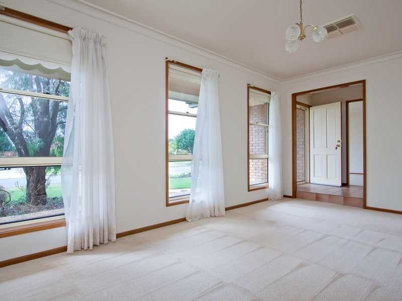 125 Undurra Drive, Glenfield Park NSW 2650