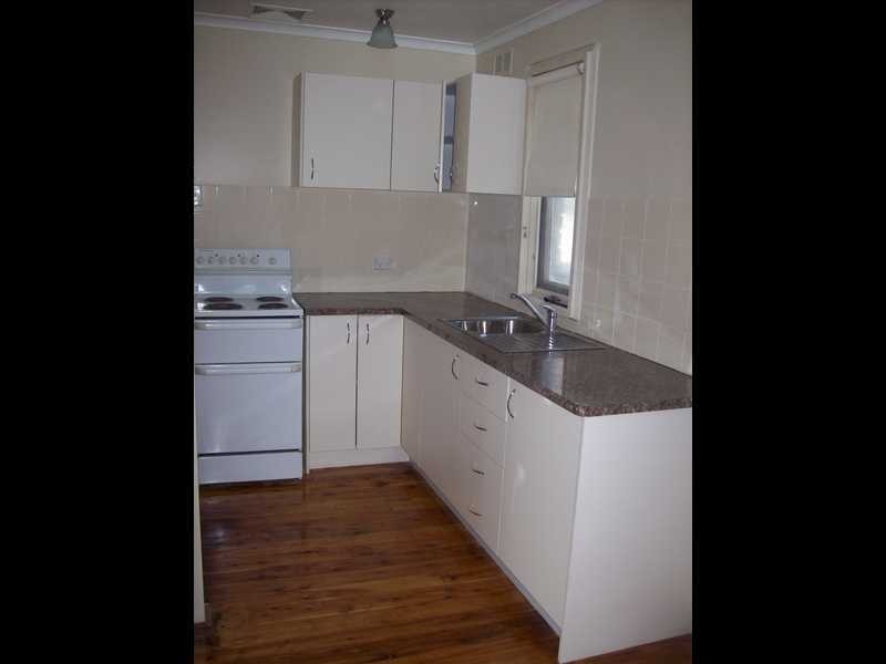 8 Arnott Street, Ashmont NSW 2650