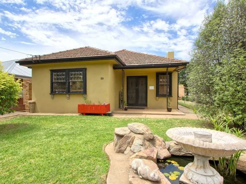 39 Trevor Street, Turvey Park NSW 2650