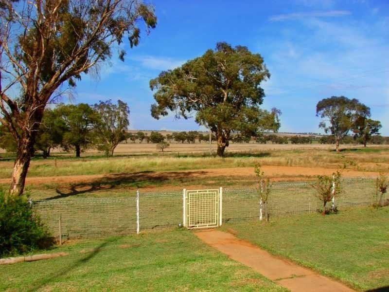 35 Bussenschutts Lane, Wagga Wagga NSW 2650