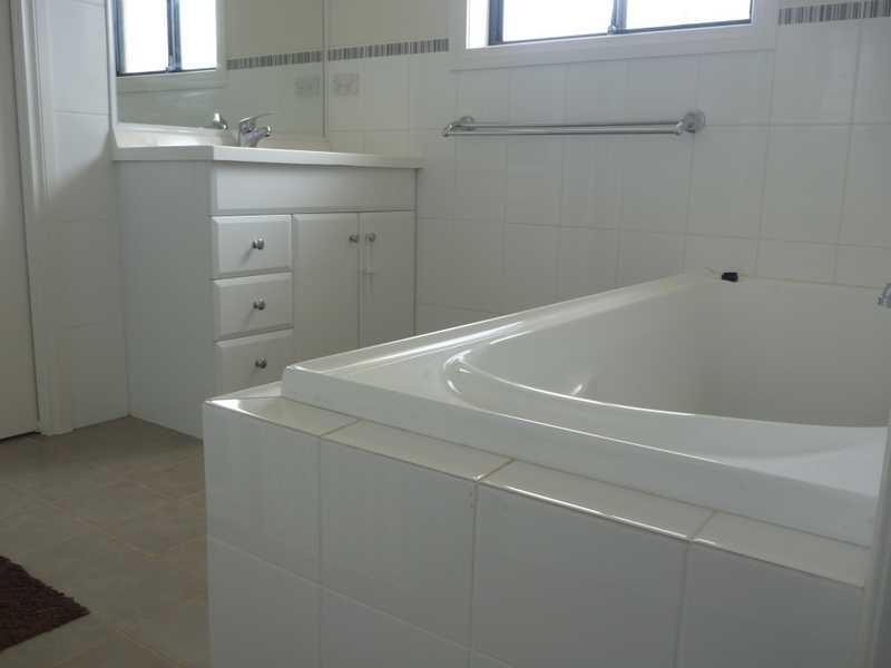 60 Grinton Avenue, Ashmont NSW 2650