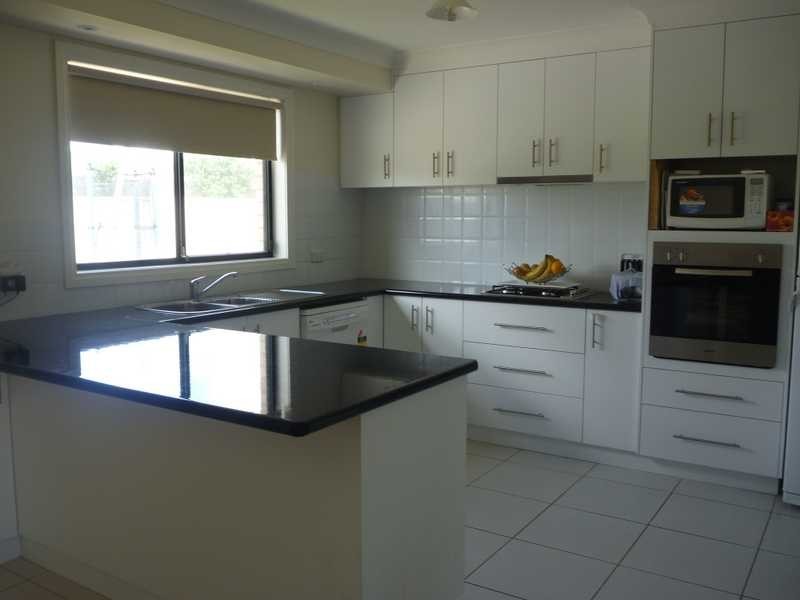 60 Grinton Avenue, Ashmont NSW 2650