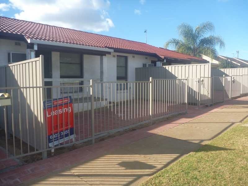 2/263 Bourke Street, Tolland NSW 2650