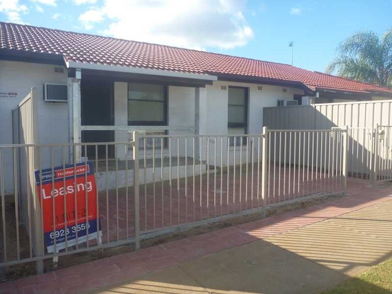 2/263 Bourke Street, Tolland NSW 2650