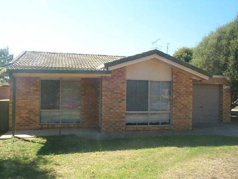 2/12 Dunn Avenue, Forest Hill NSW 2651