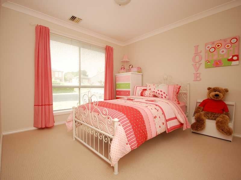 11 Lakehaven Drive, Lake Albert NSW 2650