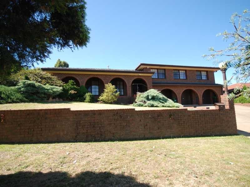 19 Henwood Avenue, Kooringal NSW 2650