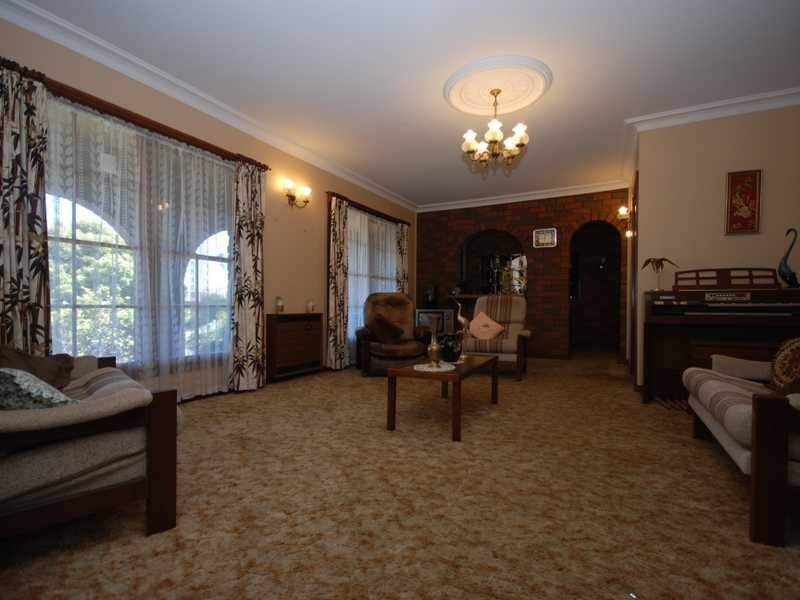 19 Henwood Avenue, Kooringal NSW 2650