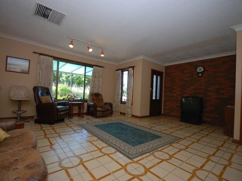 19 Henwood Avenue, Kooringal NSW 2650
