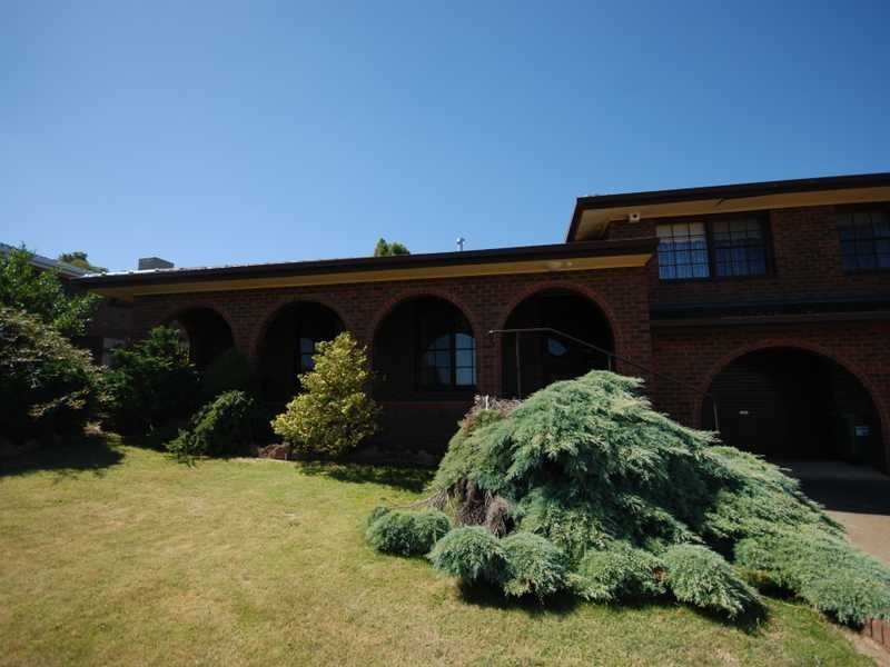 19 Henwood Avenue, Kooringal NSW 2650
