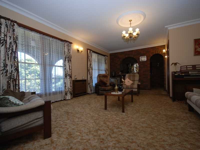 19 Henwood Avenue, Kooringal NSW 2650