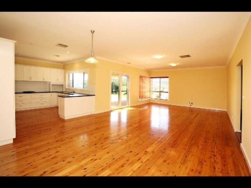 6 Lyndoch Place, Bourkelands NSW 2650