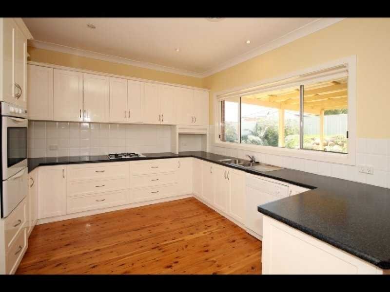 6 Lyndoch Place, Bourkelands NSW 2650