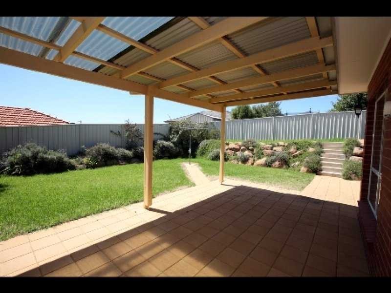 6 Lyndoch Place, Bourkelands NSW 2650