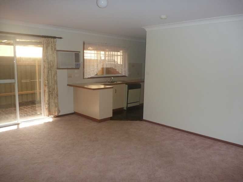 2/5 Nurrung Street, Wagga Wagga NSW 2650