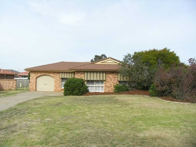 72 Dalman Parkway, Glenfield Park NSW 2650