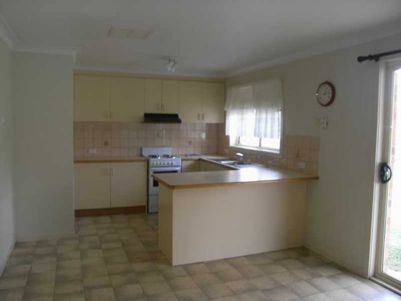 72 Dalman Parkway, Glenfield Park NSW 2650