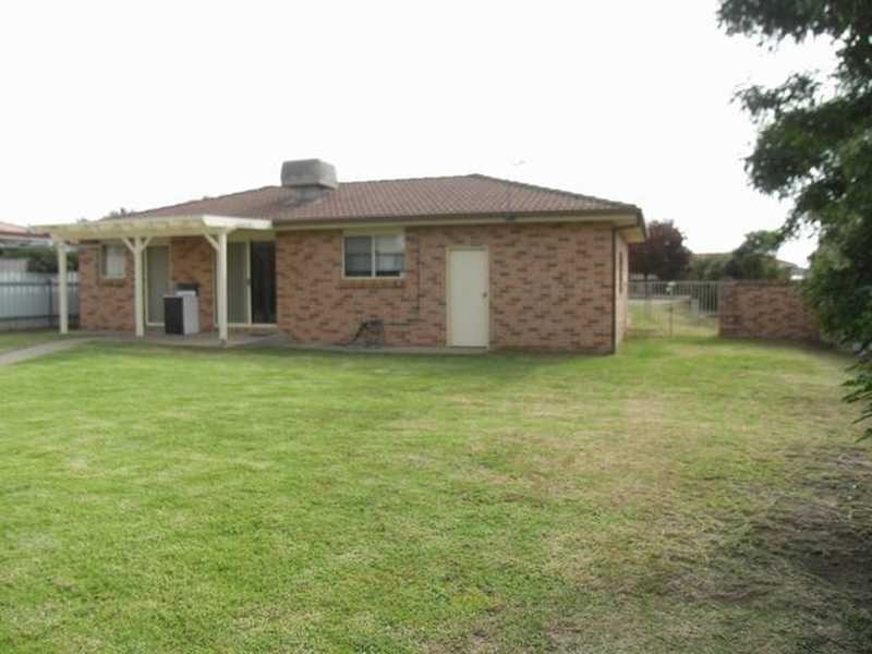 72 Dalman Parkway, Glenfield Park NSW 2650