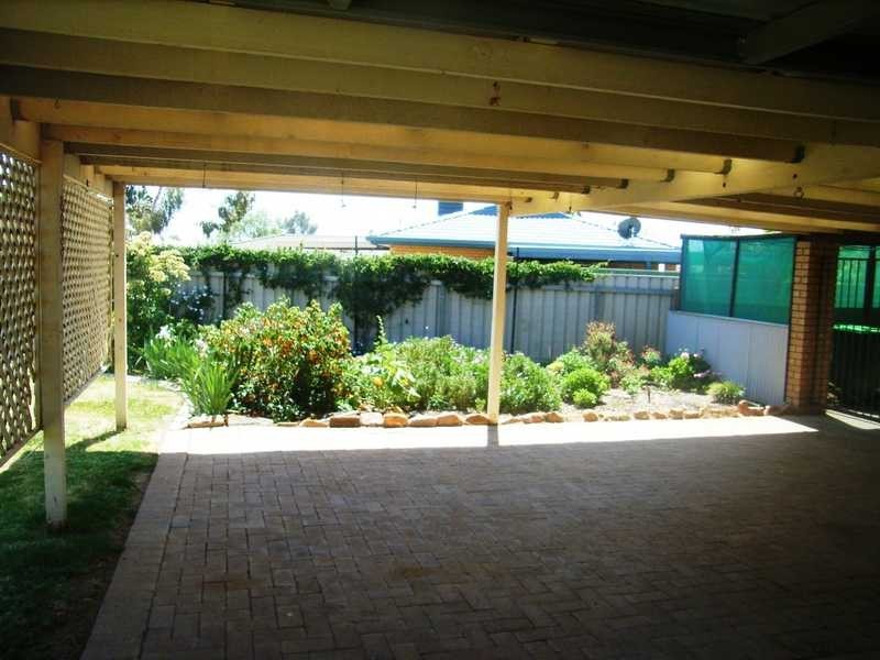14 Naretha Street, Glenfield Park NSW 2650