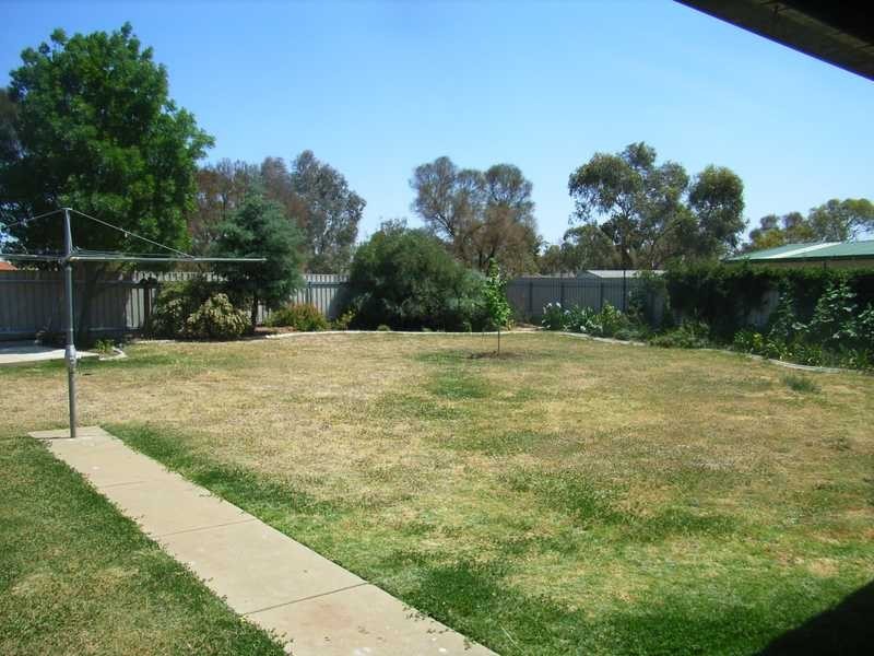 14 Naretha Street, Glenfield Park NSW 2650