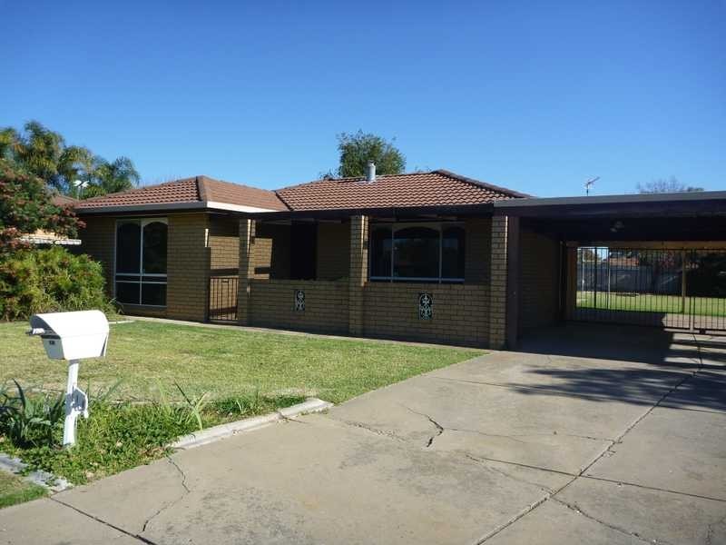 14 Naretha Street, Glenfield Park NSW 2650