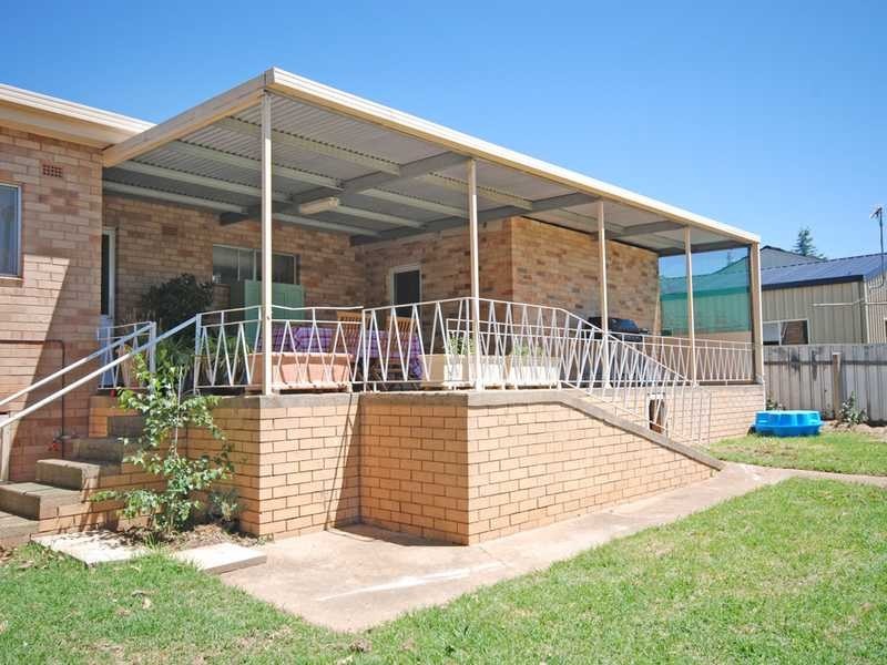 75 Grove Street, Kooringal NSW 2650