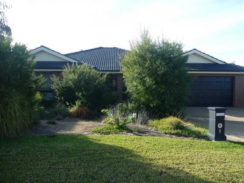 5 Namoi Street, Tatton NSW 2650