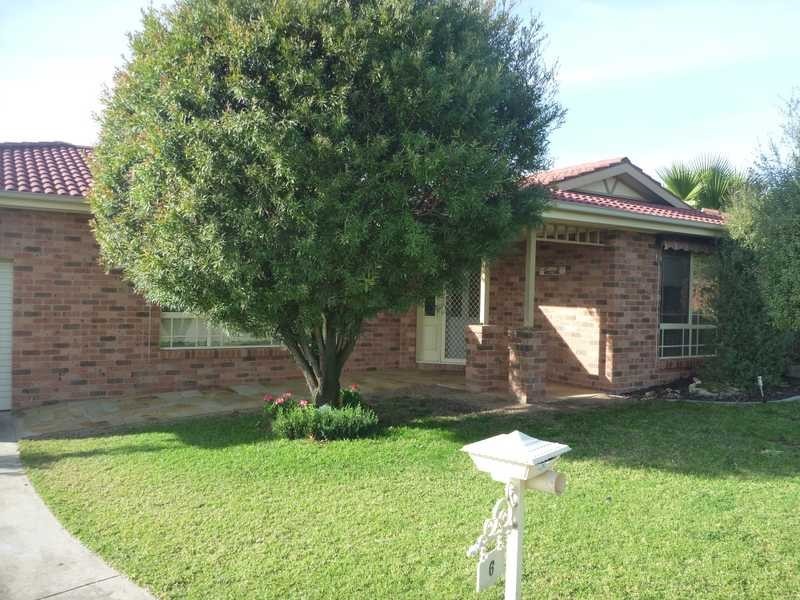 6 Titanga Place, Bourkelands NSW 2650