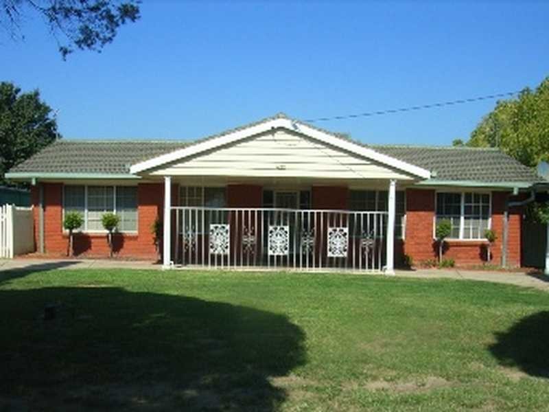 432 Lake Albert Road, Lake Albert NSW 2650