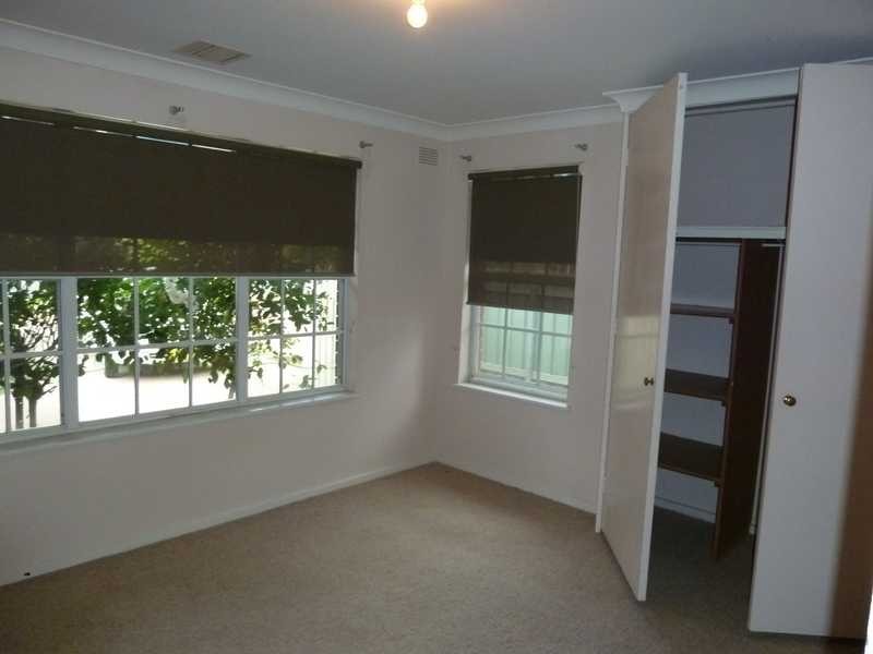 432 Lake Albert Road, Lake Albert NSW 2650