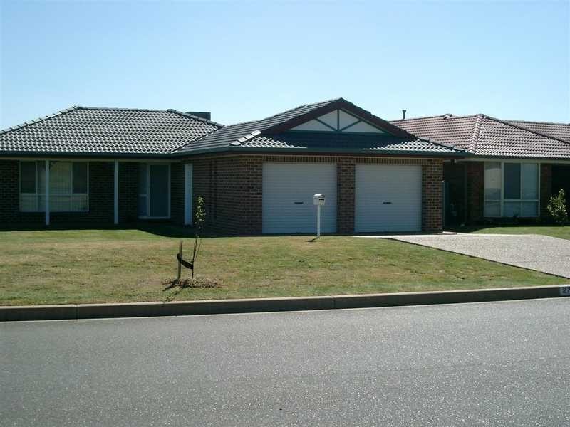 27 Yentoo Drive, Glenfield Park NSW 2650