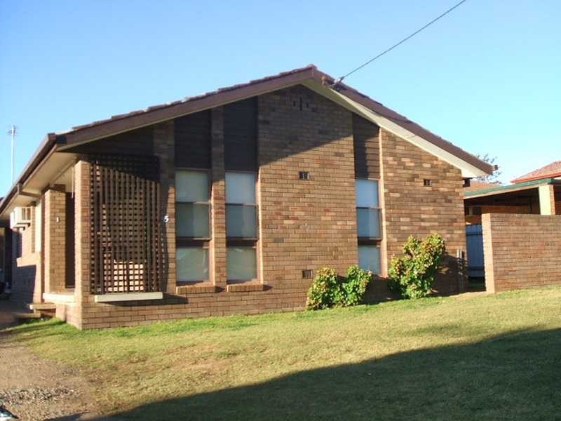 Unit 2/15 Nordlingen Drive, Tolland NSW 2650
