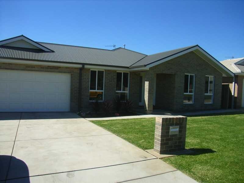 13 Mirrul Street, Glenfield Park NSW 2650