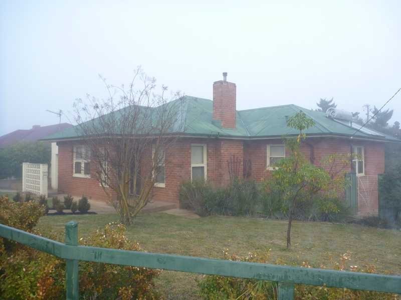 90 Mitchelmore Street, Mount Austin NSW 2650