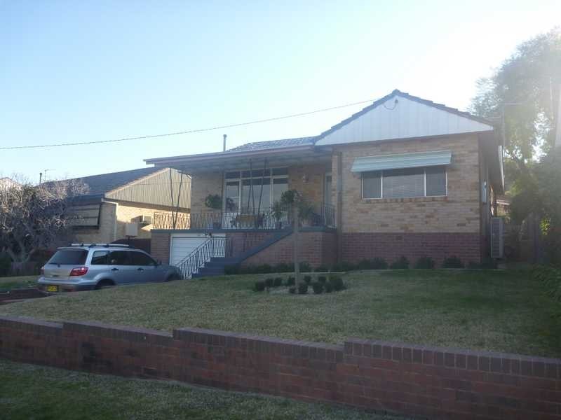 70 Grove Street, Kooringal NSW 2650