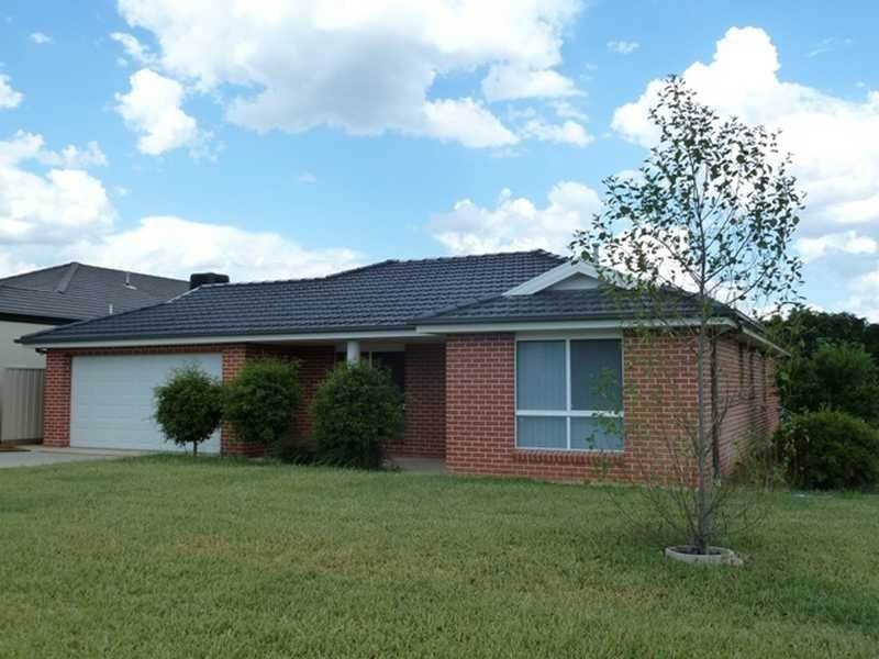 1/7 Kimberley Drive, Wagga Wagga NSW 2650
