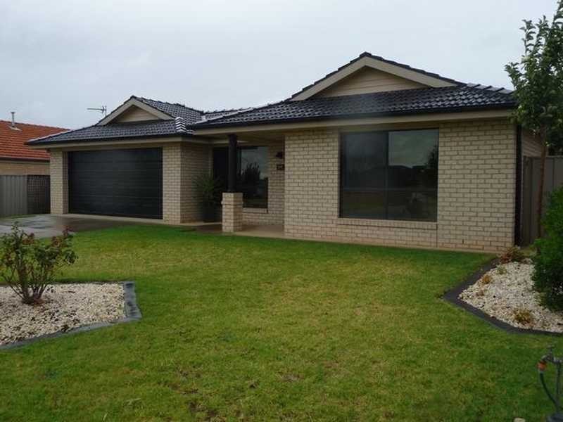 96 Yentoo Drive, Glenfield Park NSW 2650