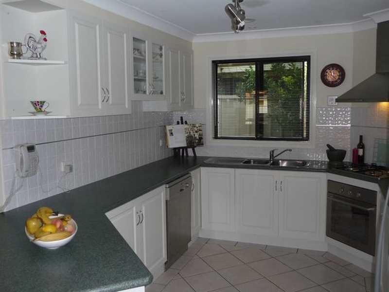 96 Yentoo Drive, Glenfield Park NSW 2650