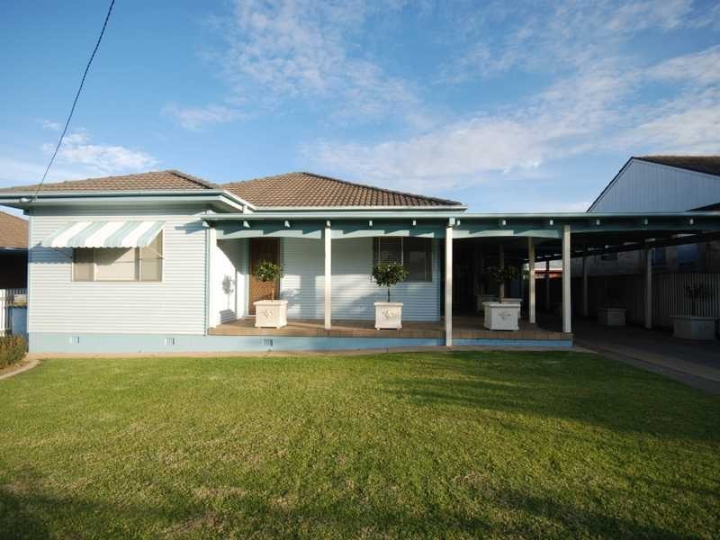 61 White Avenue, Wagga Wagga NSW 2650
