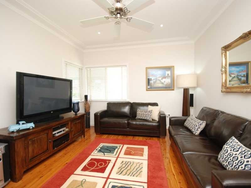 61 White Avenue, Wagga Wagga NSW 2650